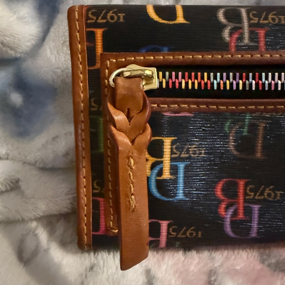 Dooney & Bourke DB75 multi-color slim wallet EUC - Picture 14 of 16